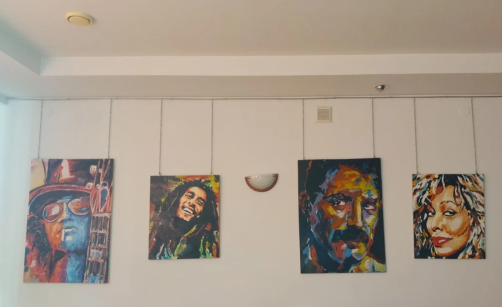 „Ikony popkultury” – wystawa malarstwa Karola Nowaka w Piekarach Śląskich