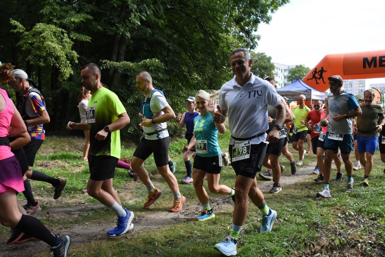 Biegacze opanowali Miechowicką Ostoję Leśną! Za nami VIII CROSS-MOL [ZDJĘCIA]