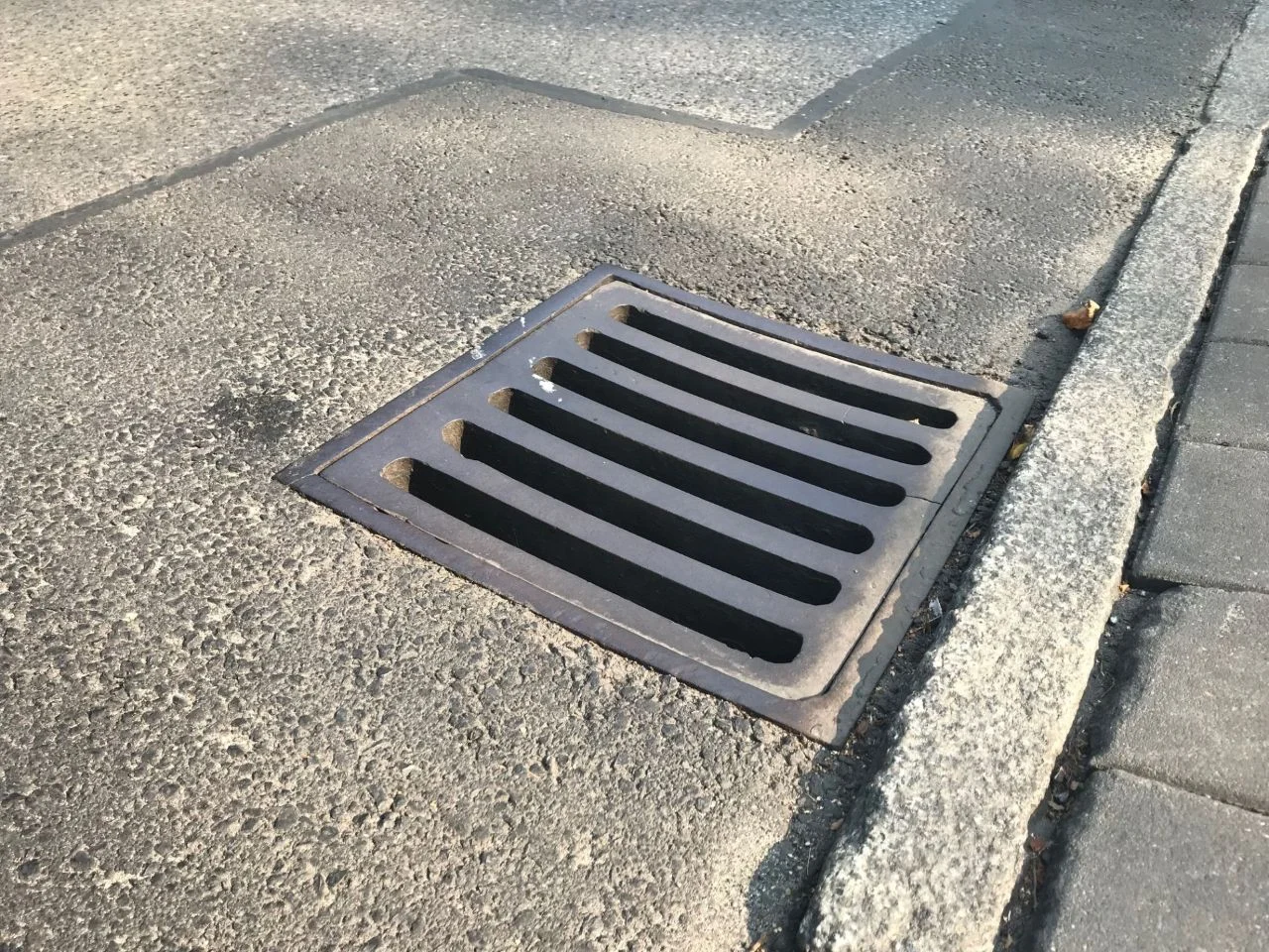 Ruszają remonty studzienek kanalizacyjnych w Śródmieściu. Mogą wystąpić utrudnienia