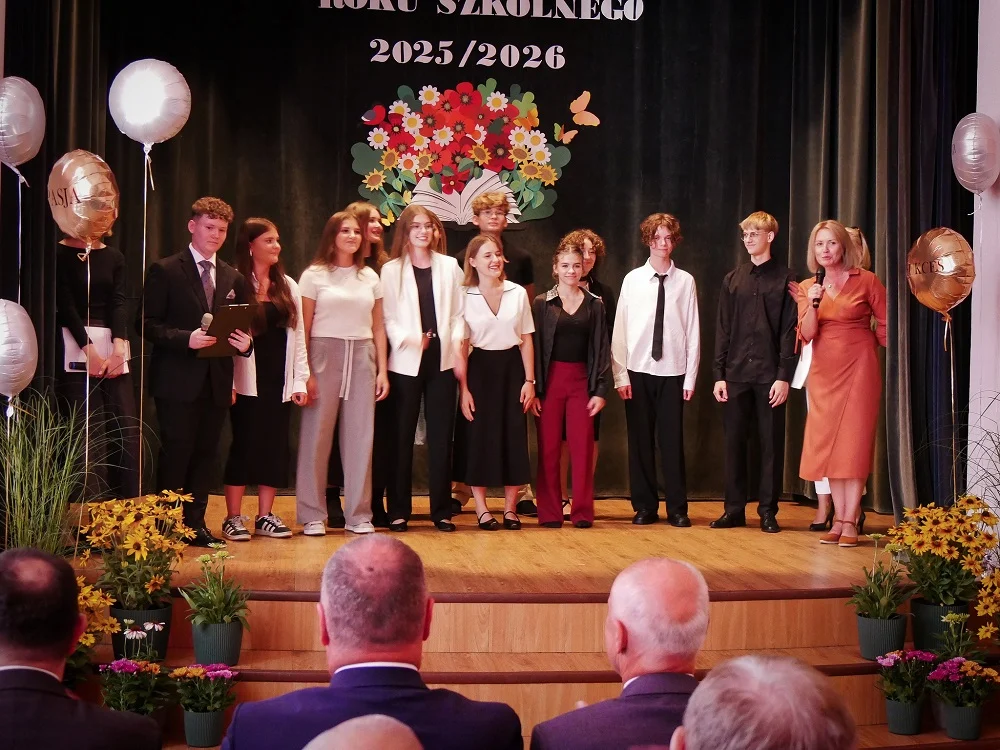 Powiatowa inauguracja roku szkolnego w I LO im. Karola Miarki [FOTO]