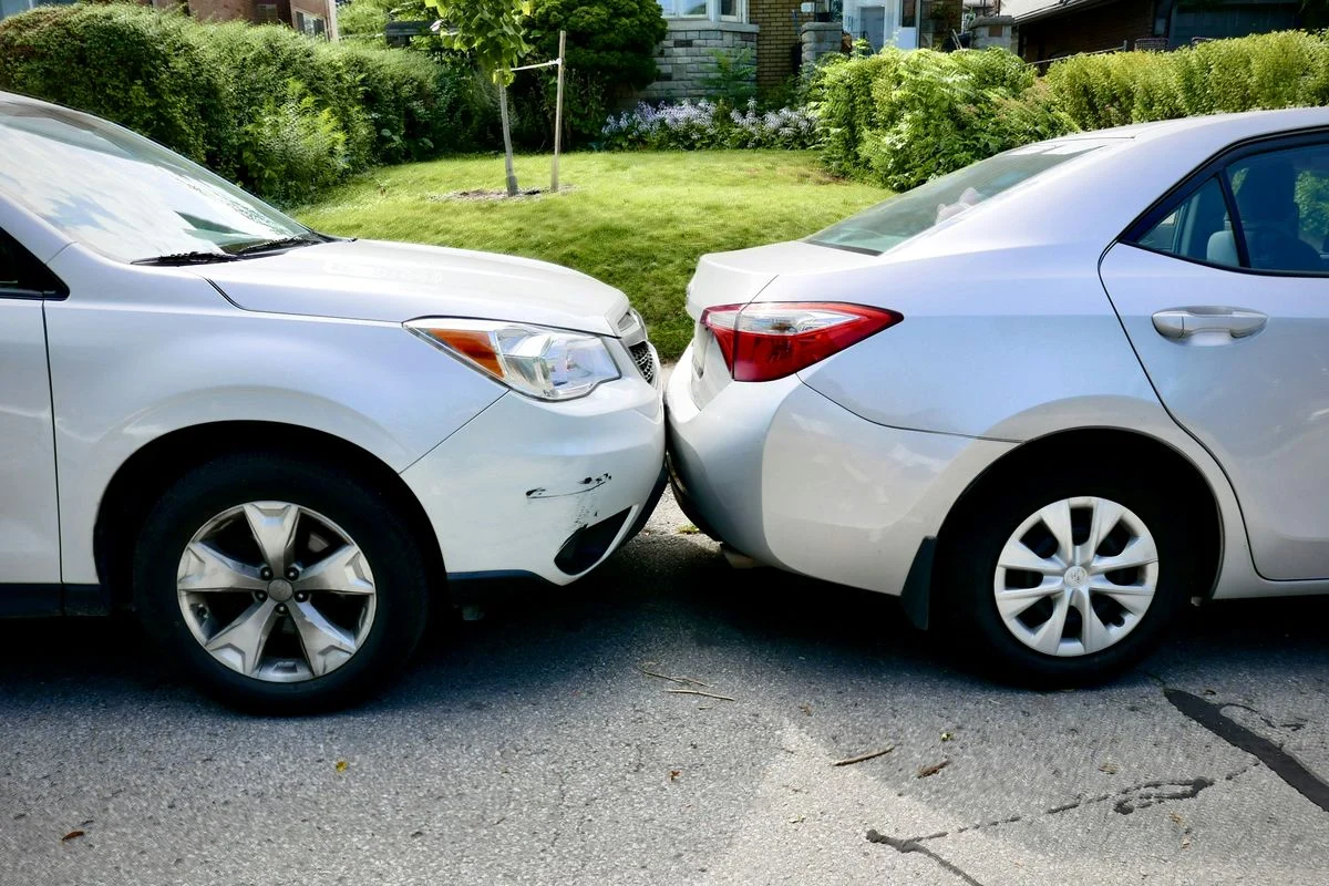 Wypadek komunikacyjny czy kolizja – o czym właściwie mówimy?