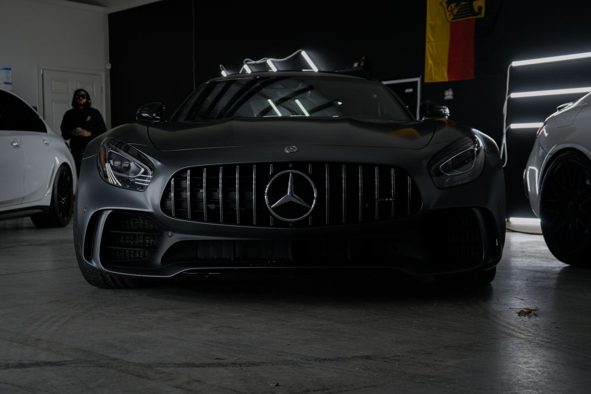 Co daje folia ochronna na auto? Korzyści które mogą Cię zaskoczyć!