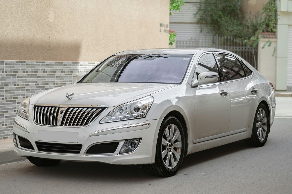 Czy opłaca się wynająć samochód na wakacje? Plusy, minusy i praktyczne wskazówki!