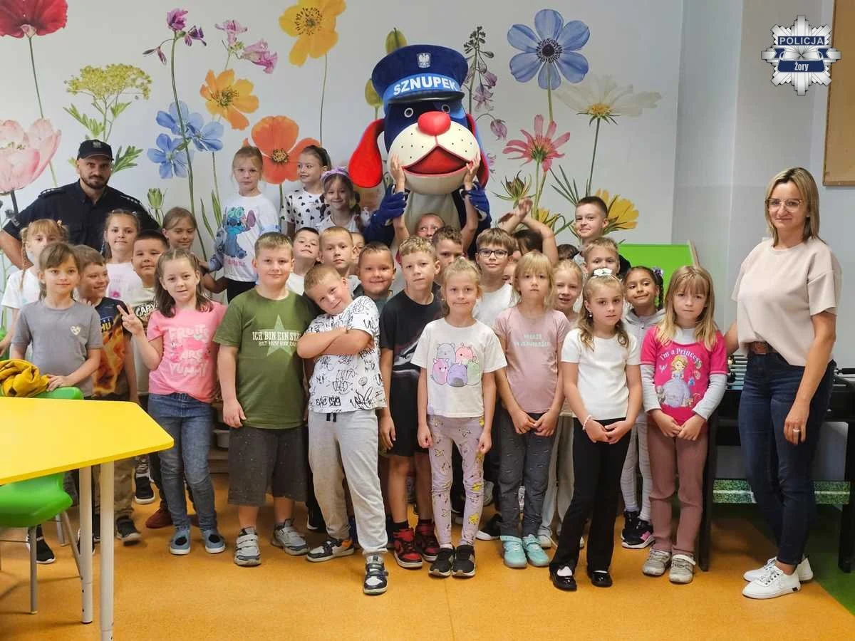 Pierwszoklasiści z Żor poznali zasady bezpieczeństwa z pomocą Policji