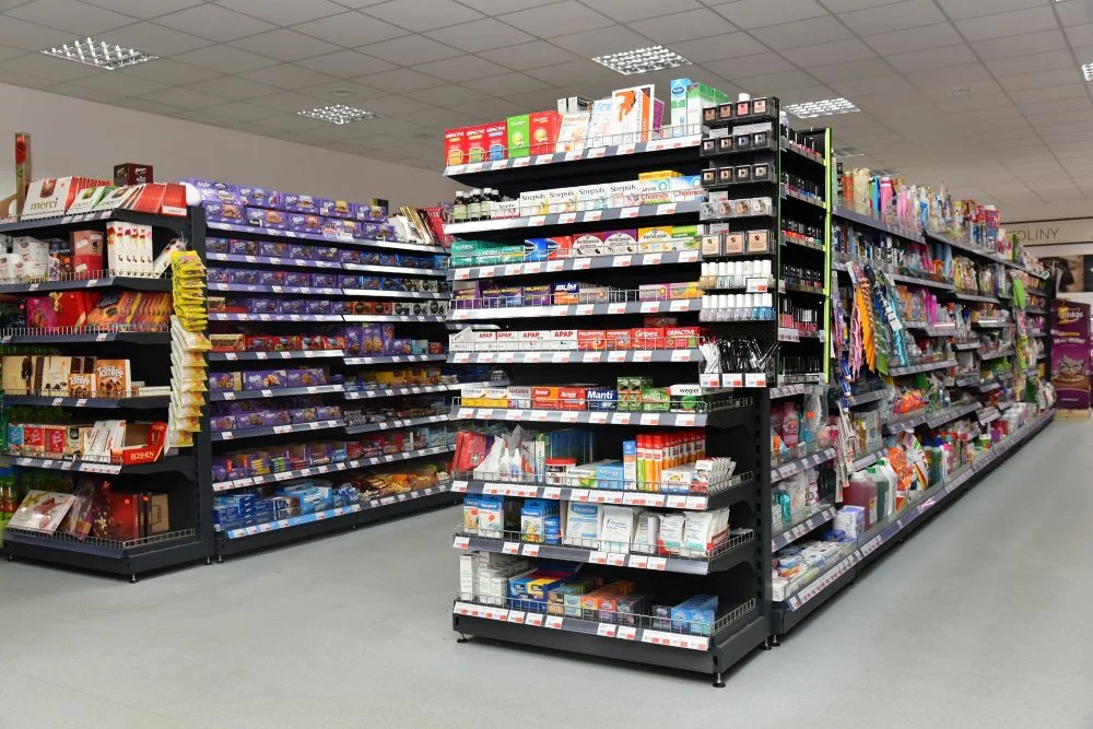 Dlaczego regały metalowe to najlepszy wybór do sklepu spożywczego?