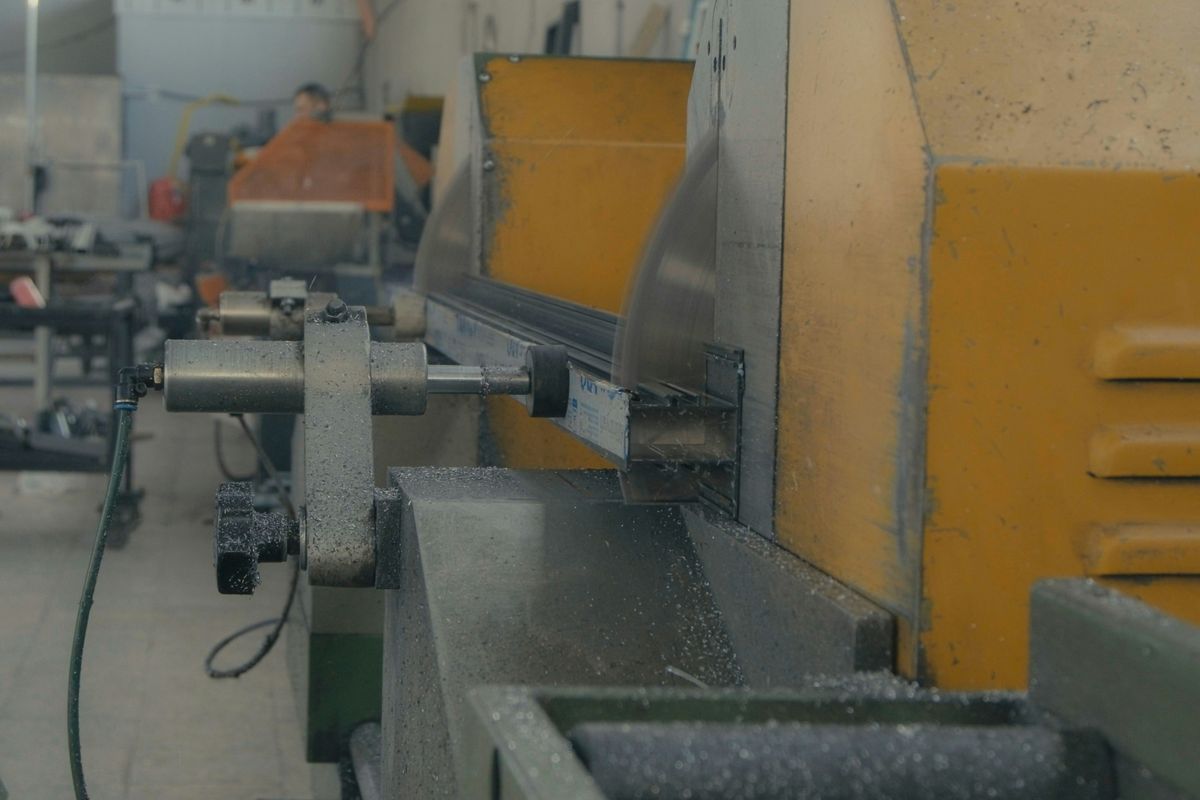 Na czym polega proces odpylania przemysłowego? Technologia, która chroni ludzi i maszyny!