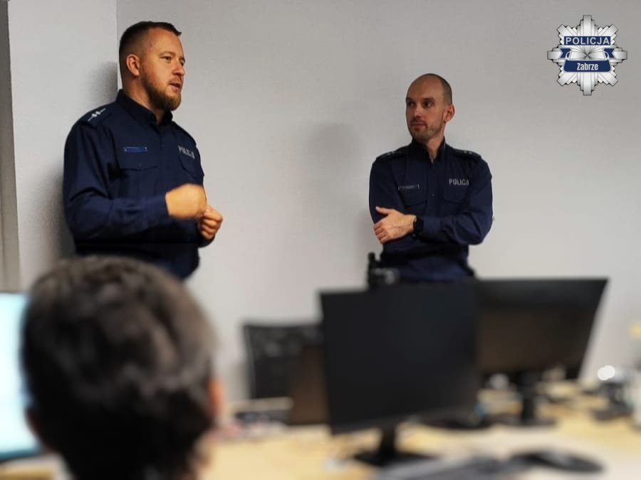 Kampania „A kto tu się podszywa?” w Zabrzu. Seniorzy uczą się, jak chronić swoje dane