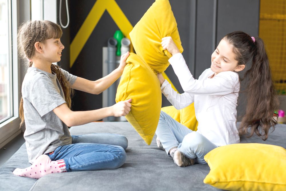 Jak zorganizować niezapomnianą nocowankę dla dzieci?