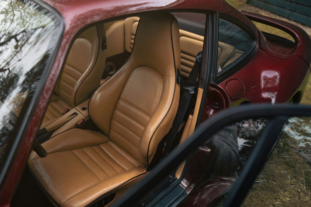 Jak zregenerować skórę w samochodzie?