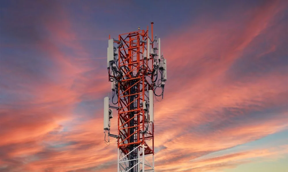 Emitel zbuduje setki wież dla Orange Polska w celu poprawy jakości łączności mobilnej