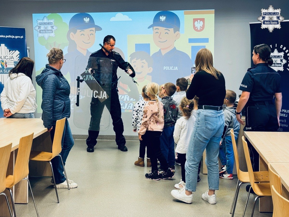 "Bezpieczny przedszkolak" – Mali goście w Komendzie Miejskiej Policji w Rudzie Śląskiej