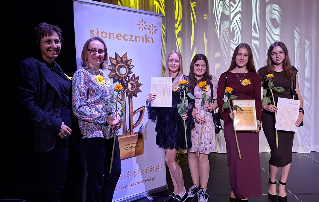 Słoneczniki 2025 rozdane - In-nY Dom Kultury otrzymał Nagrodę Rodziców w kategorii "Ruch"