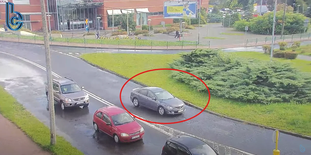 Na rondzie w lewo... znowu. Kolejny kierowca wjechał na wireckie rondo pod prąd [FILM]