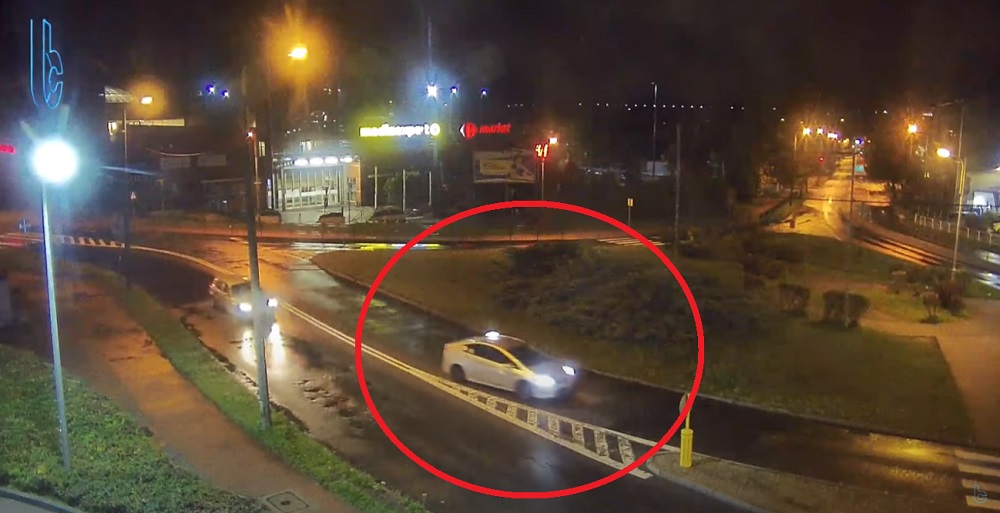 Znowu pod prąd na rondzie w Wirku! Kolejny kierowca zignorował zasady ruchu