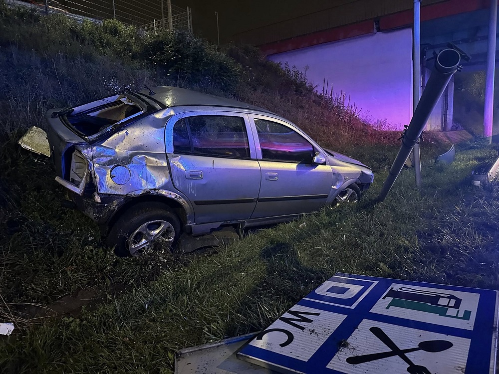 Poranny wypadek na DTŚ w Rudzie Śląskiej. Samochód uderzył w filar wiaduktu [FILM]