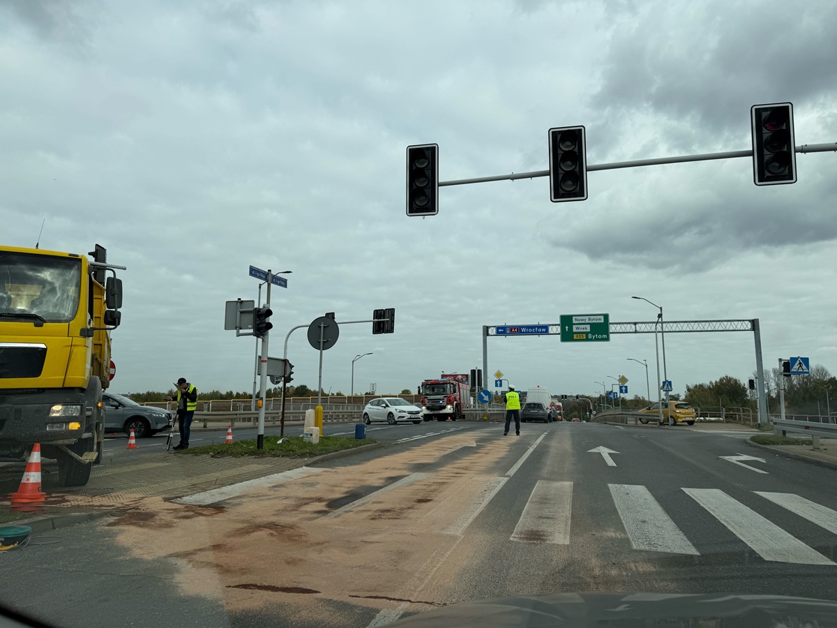 Ucieczka przed Policją kończy się kolizją na ul. 1 Maja