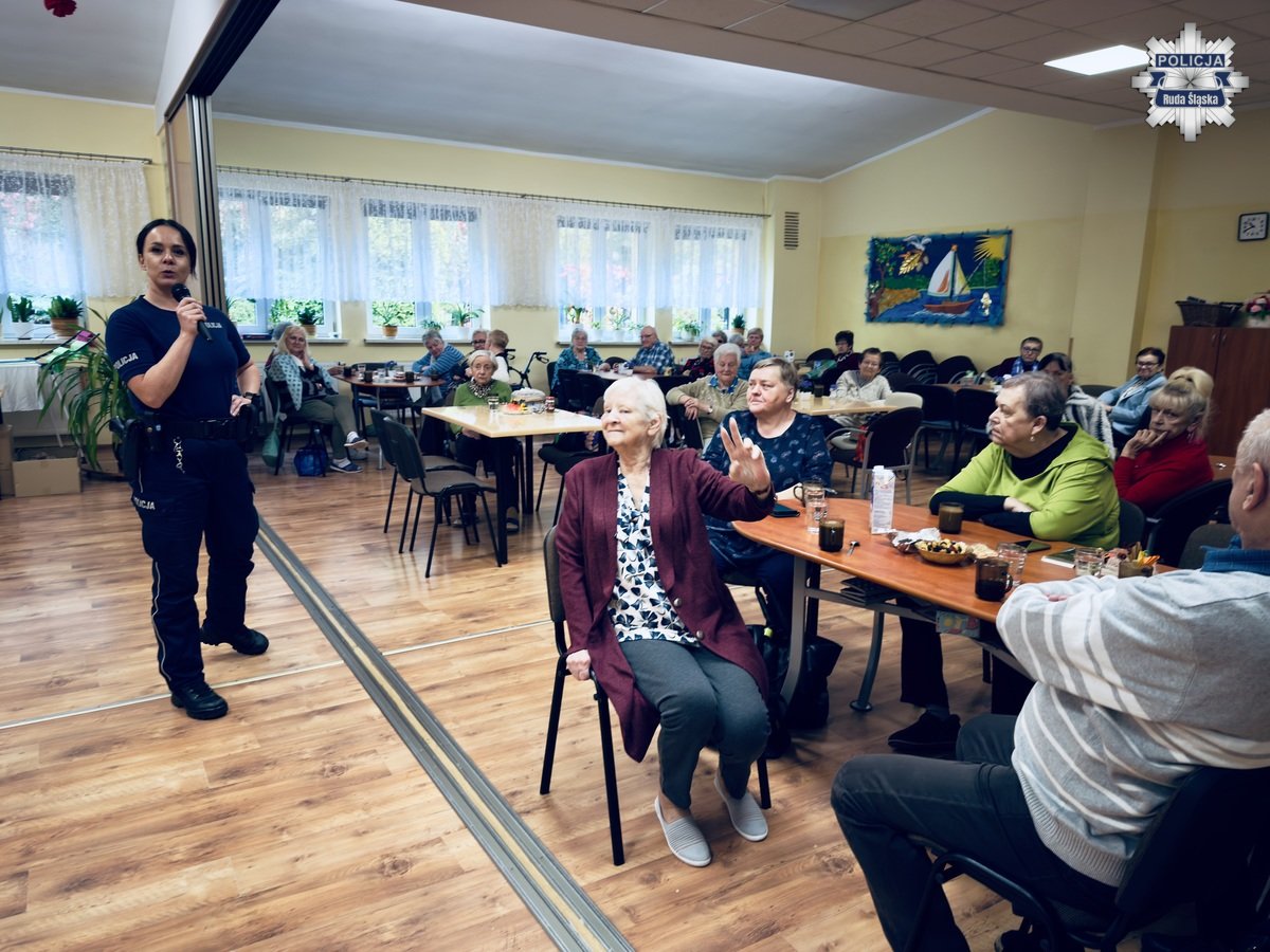 Policja i ZUS łączą siły w Rudzie Śląskiej - praktyczne lekcje bezpieczeństwa dla seniorów