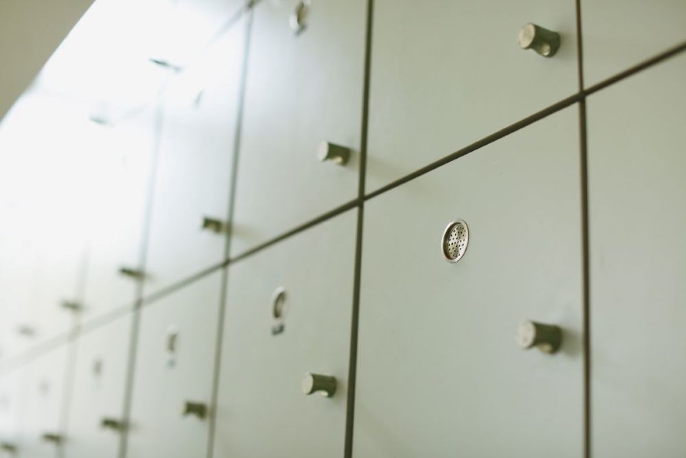 Szafka BHP - niezbędny element wyposażenia każdej szatni pracowniczej