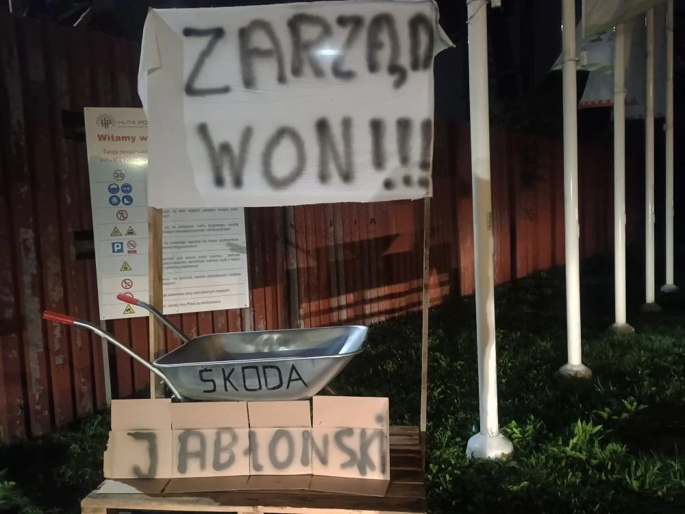 Protest pracowników Huty Pokój. Czego się domagają?