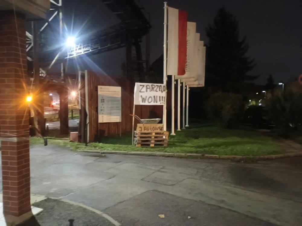 Protest pracowników Huty Pokój. Czego się domagają?