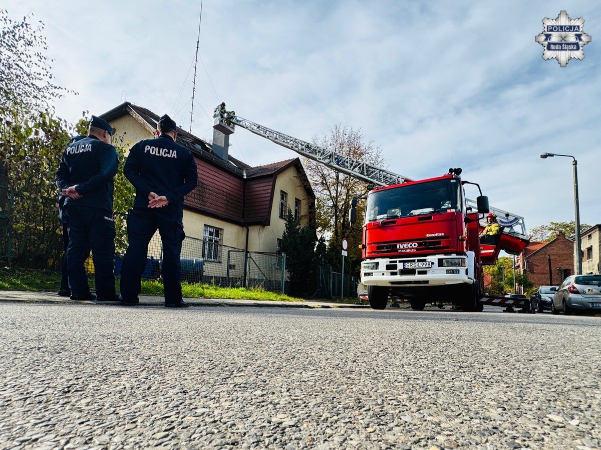 Symulacja pożaru poddasza w komisariacie. Test procedur i współpracy służb
