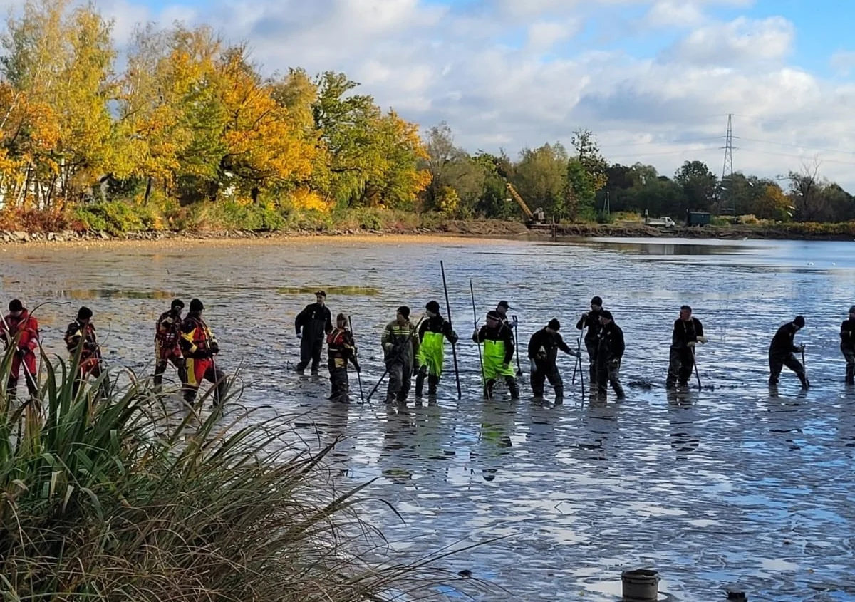 Policja kontynuuje poszukiwania zaginionej Karoliny Wróbel przy Stawie Błaskowiec