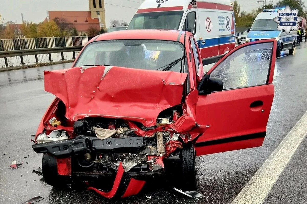 Groźny karambol na Alei Roździeńskiego – policja apeluje o ostrożność