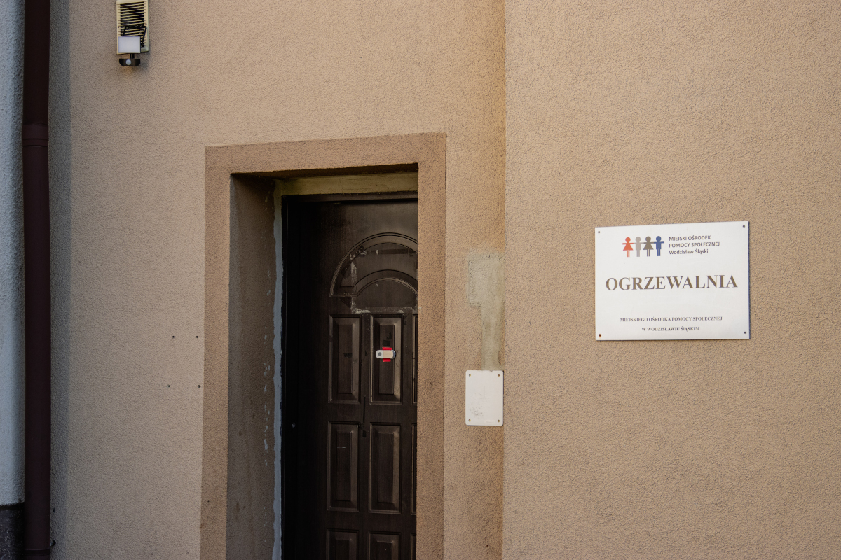 Ogrzewalnia w Wodzisławiu Śląskim – pomoc dla osób bezdomnych w chłodne dni