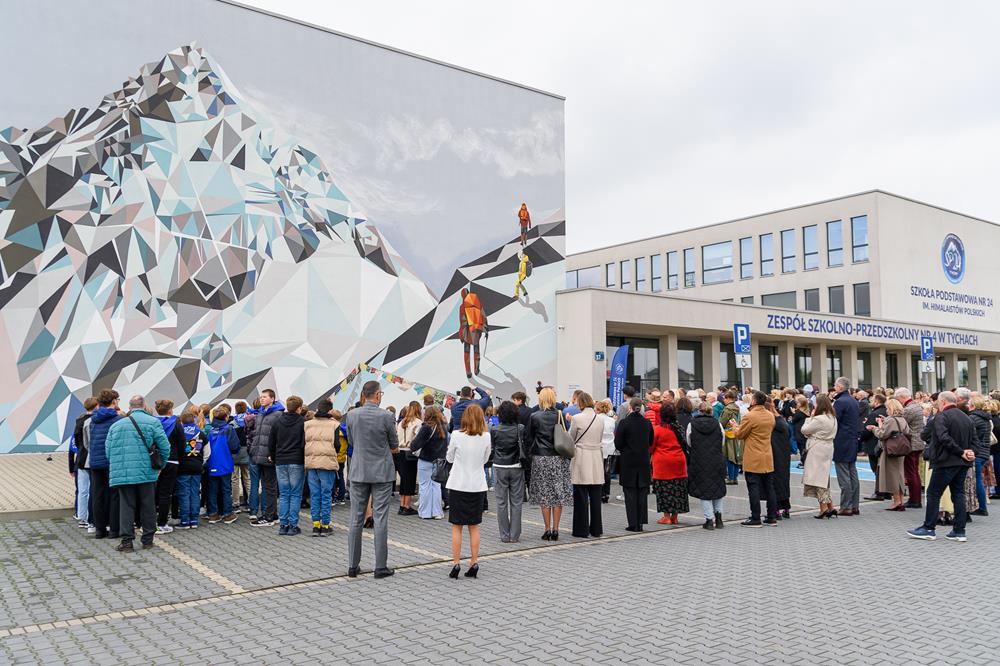 Odsłonięcie muralu „Przez Himalaje do gwiazd” / fot. Włodzimierz Chrzanowski, Kamil Peszat, MCK Tychy