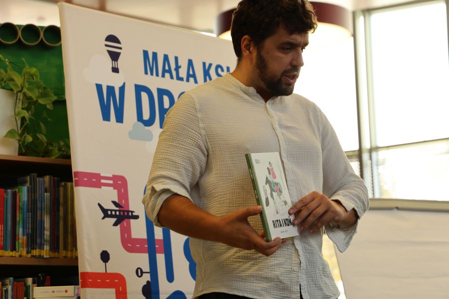 Dzieci odkrywają świat książek – warsztaty z Mateuszem Świstakiem