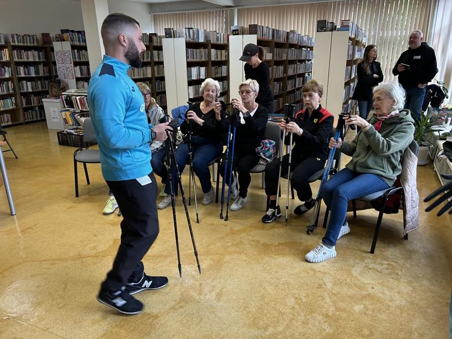 Nordic Walking w Mysłowicach – warsztaty dla seniorów z Miejską Biblioteką