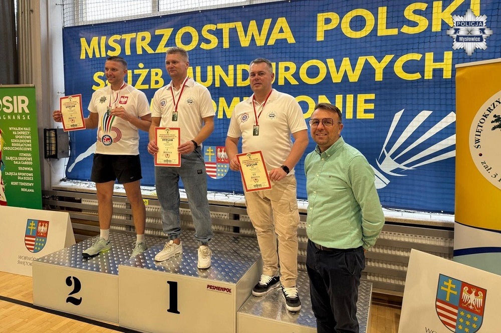 Aspirant Dariusz Opatrzyk z Mysłowic z medalami na Mistrzostwach Polski Służb Mundurowych
