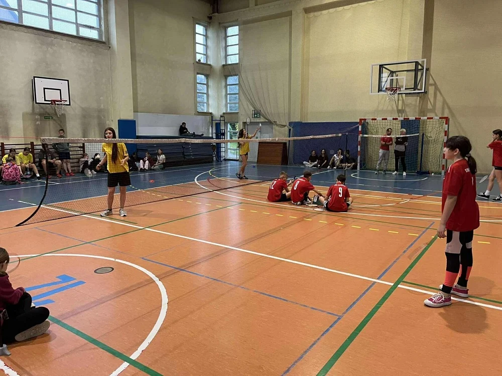 Finał Miejskich Zawodów w Badmintona – Szkoła Podstawowa nr 12 triumfuje!