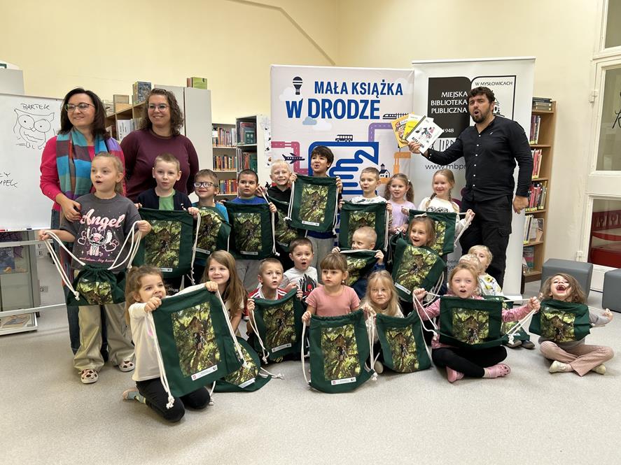 „Mała książka – wielki człowiek” w Mysłowicach. Warsztaty w bibliotece