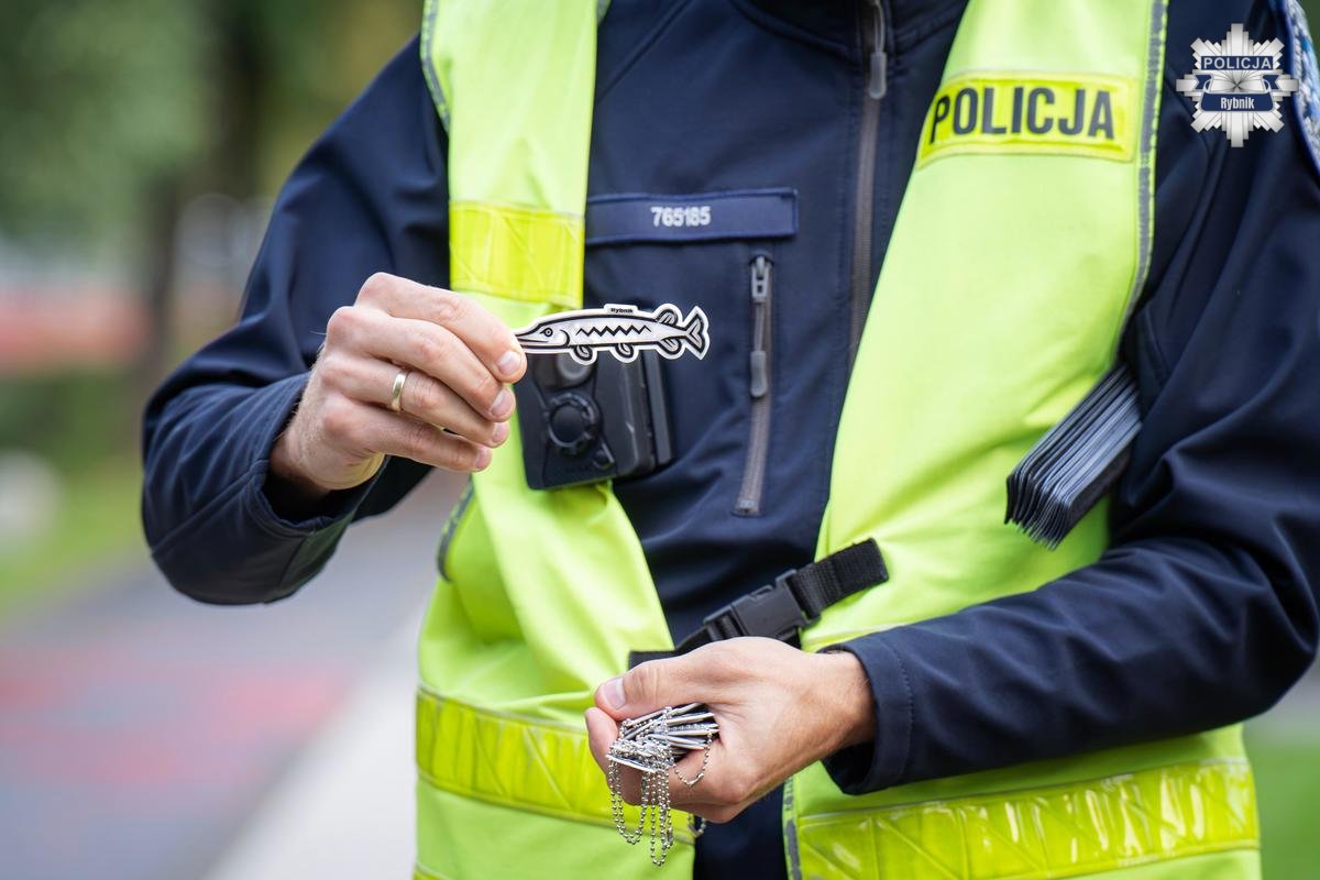 Odblask ratuje życie. Policyjna akcja przypomina o bezpieczeństwie pieszych