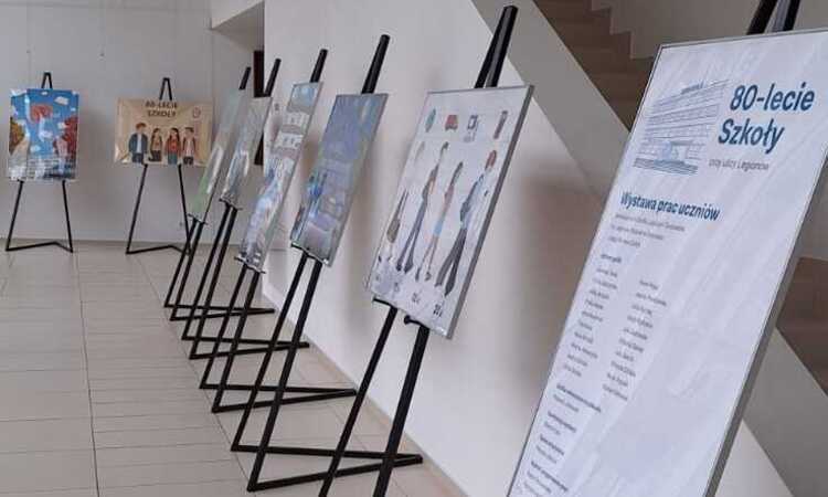 Wystawa prac graficznych z okazji 80-lecia Technikum nr 6 – zobacz talent młodych!