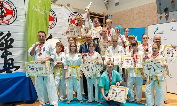17 medali, w tym 4 złote dla karateków z Sosnowca