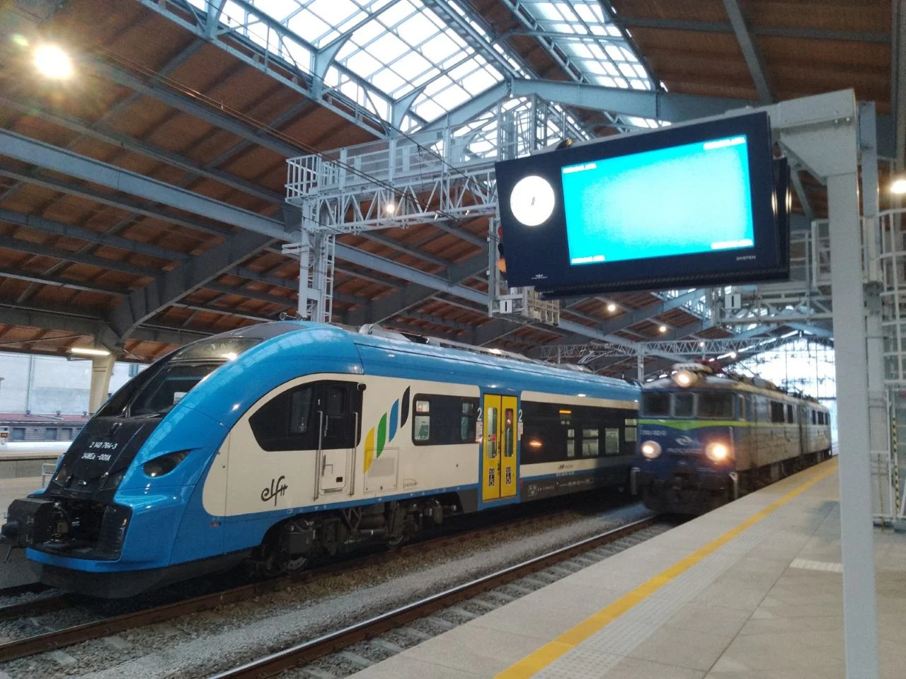 Elektroniczne wyświetlacze i ciekawostki z historii miasta na bytomskim dworcu