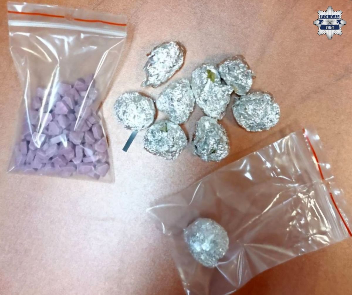 Policja zatrzymała 39-latka z amfetaminą, marihuaną i tabletkami ekstazy