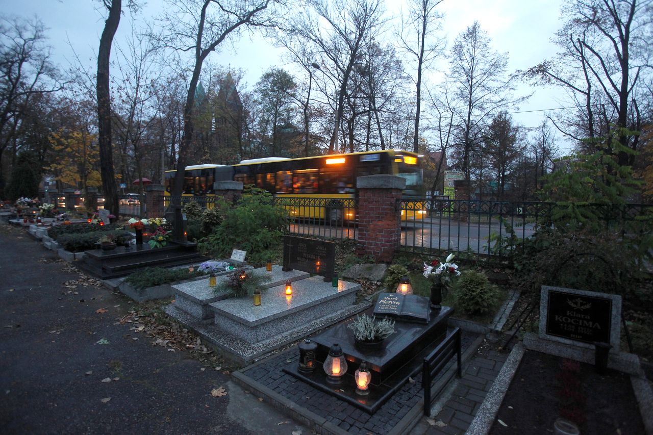 Transport GZM z bezpłatnymi przejazdami i specjalnymi liniami na Wszystkich Świętych