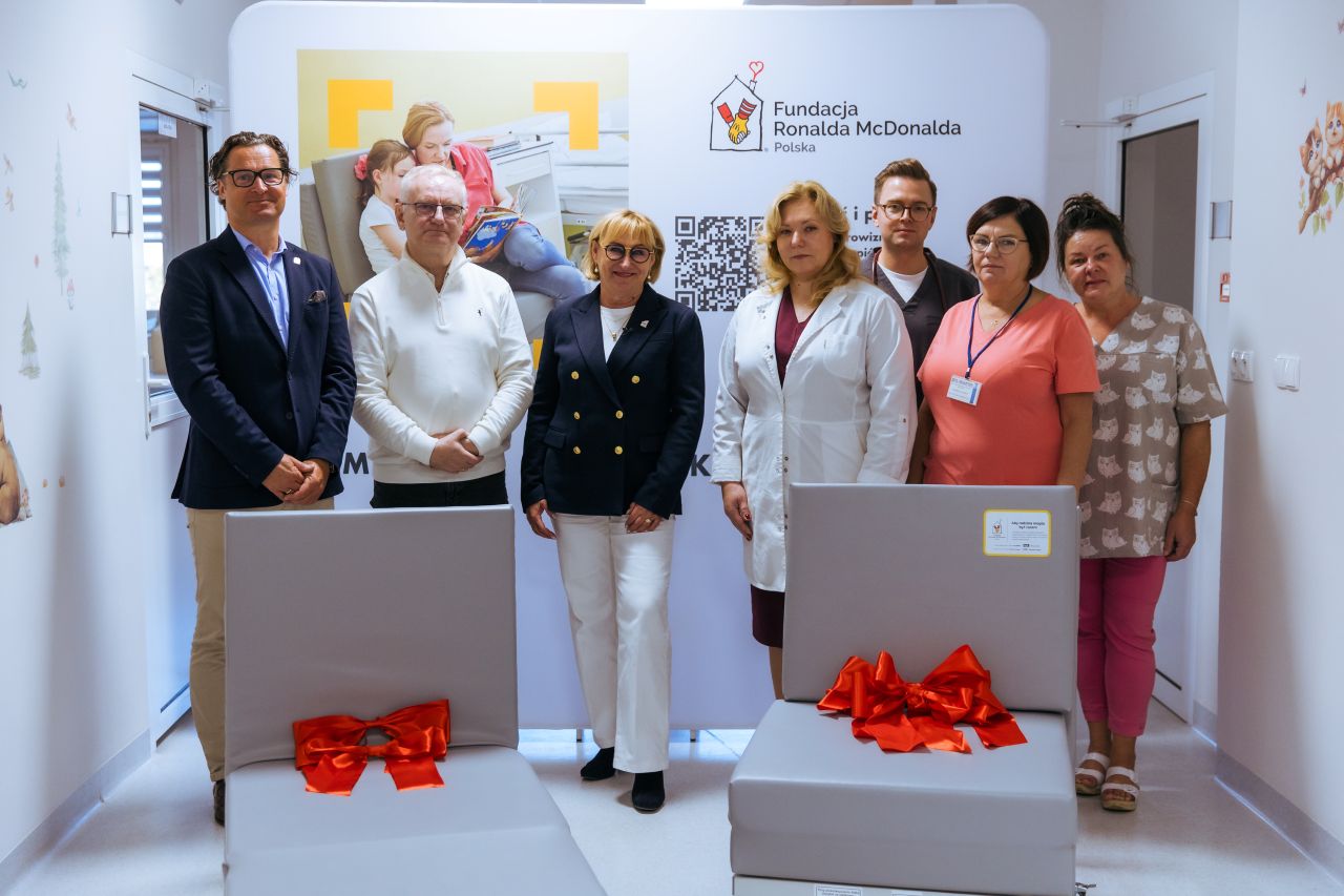 Szpital Specjalistyczny nr 2 w Bytomiu z nowymi łóżkami dla rodziców leczonych dzieci