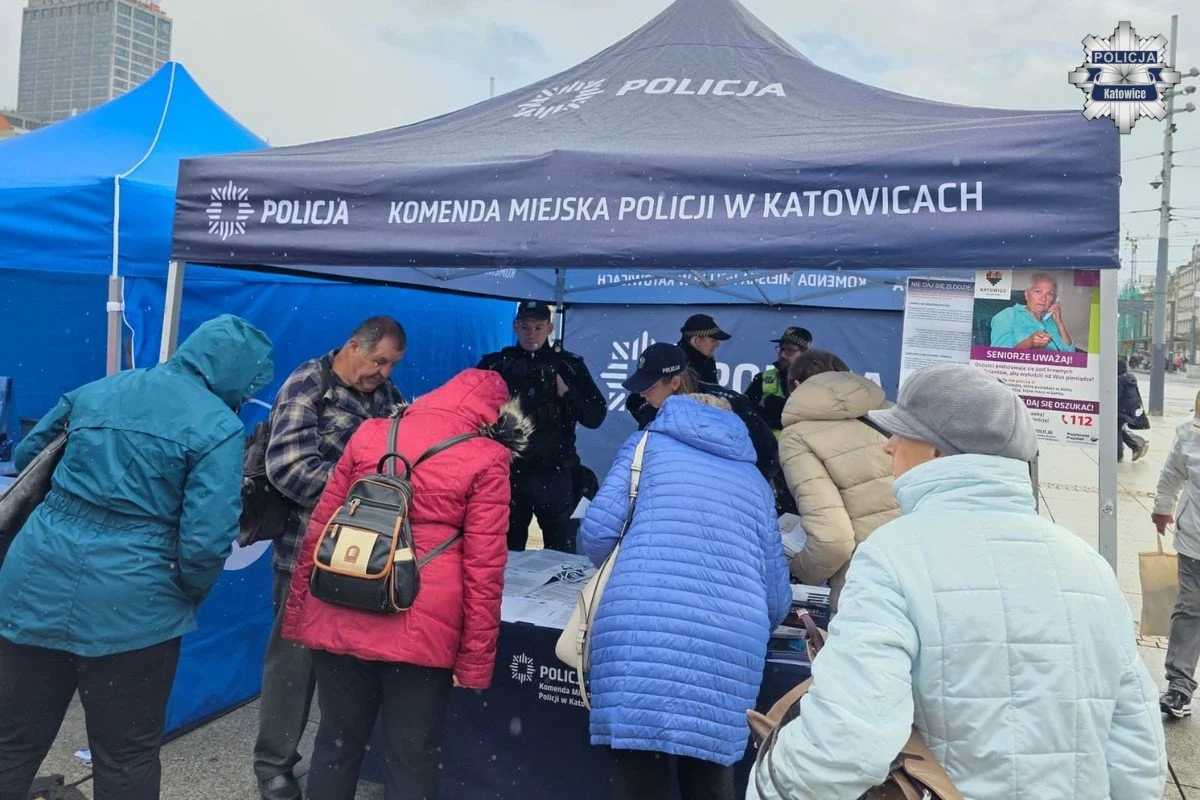 Katowicki Dzień Seniora z policjantami – seniorzy uczą się, jak nie dać się oszukać