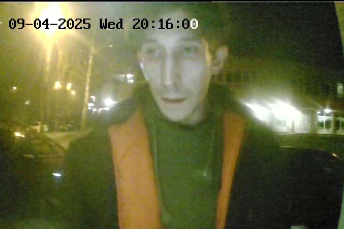 Policja publikuje wizerunek mężczyzny podejrzewanego o oszustwo z BLIKIEM. Rozpoznajesz?