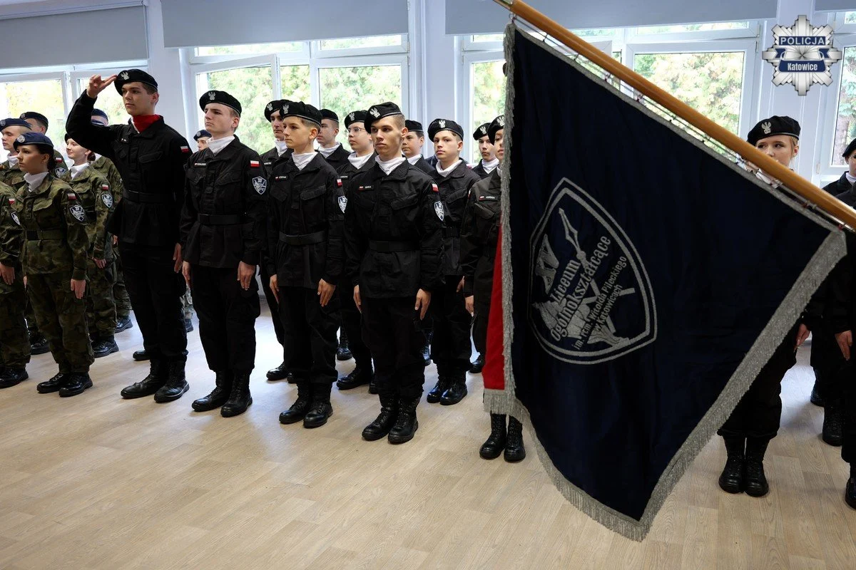 Uroczyste ślubowanie klas mundurowych w Katowicach. Młodzi kadeci rozpoczęli naukę