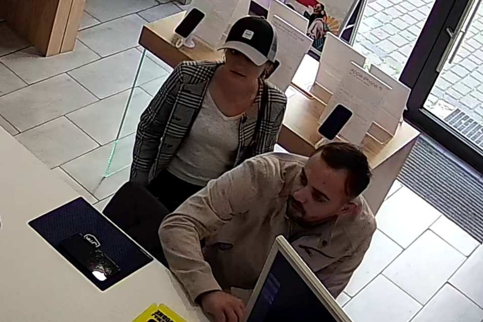Policja publikuje wizerunek podejrzewanych o kradzież telefonów – rozpoznajesz ich?