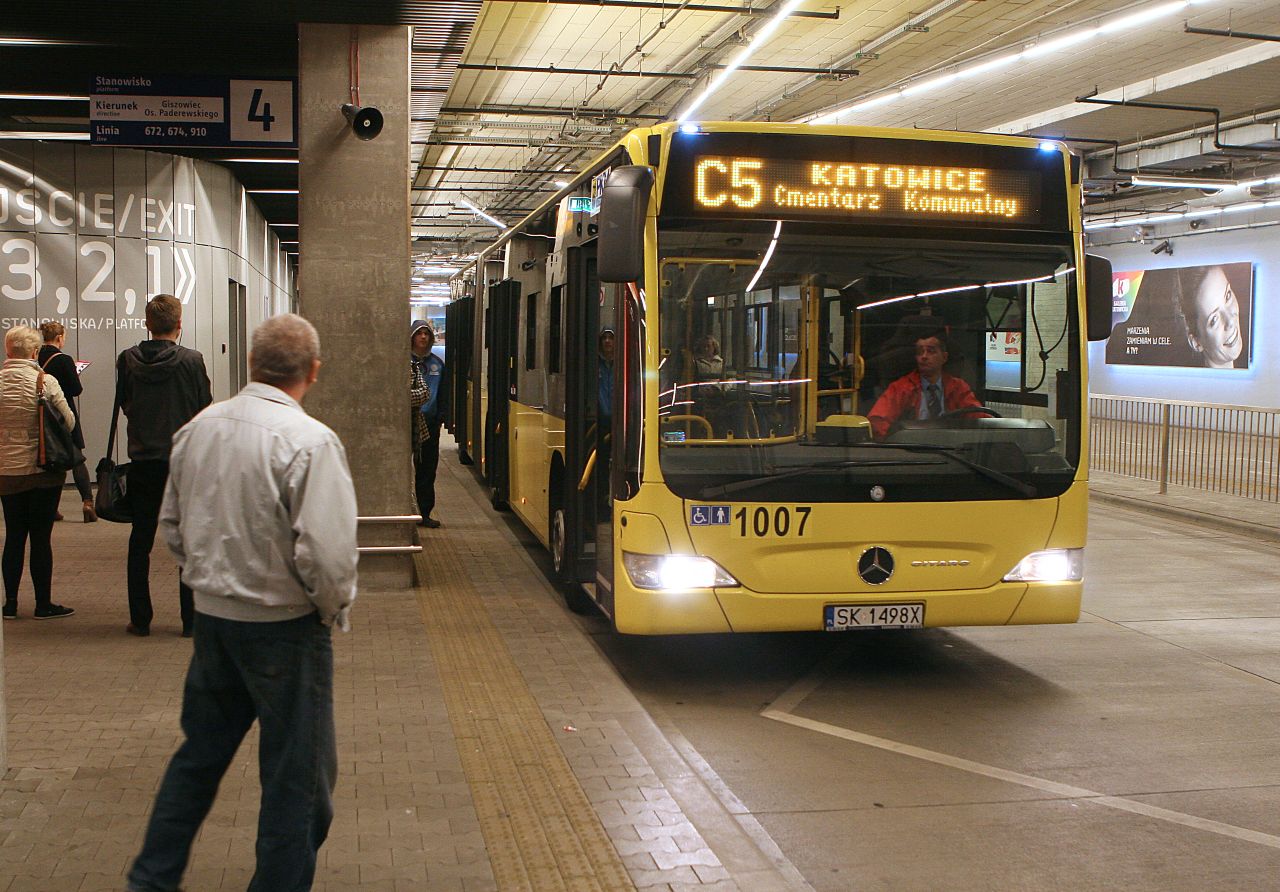 Transport GZM z bezpłatnymi przejazdami i specjalnymi liniami na Wszystkich Świętych