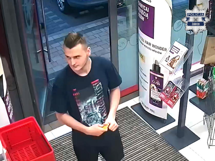 Kradzież artykułów kosmetycznych w Zabrzu. Rozpoznajesz tego mężczyznę?