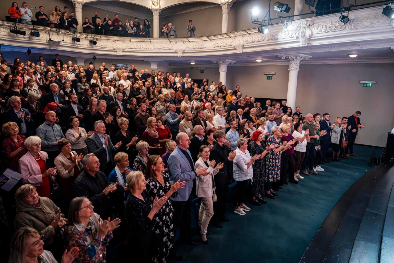 „O królu... który zapomniał... – bajka dla dorosłych” 1