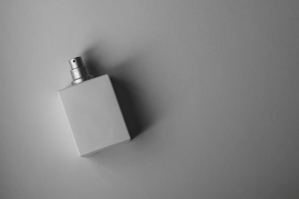 Jak wybrać perfumy męskie, które naprawdę pasują do stylu?
