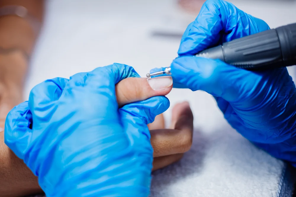 Męski manicure: trendy i popularność we współczesnym świecie